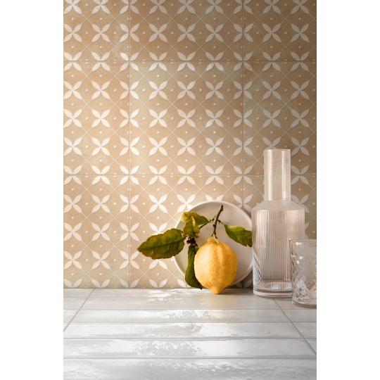 mediterran konyha csempe bezs mintas matt viragos romantikus klasszikus falburkolat furdoszoba haloszoba country vitnage.jpg